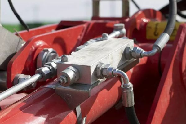 Hva får hydrauliske sylindere til ikke å gå ned?