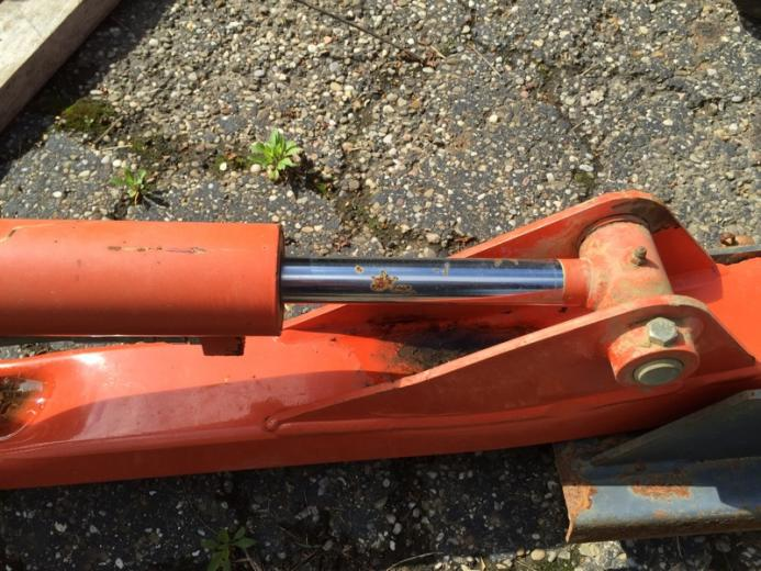 Hvordan fjerne rust fra hydrauliske sylindere