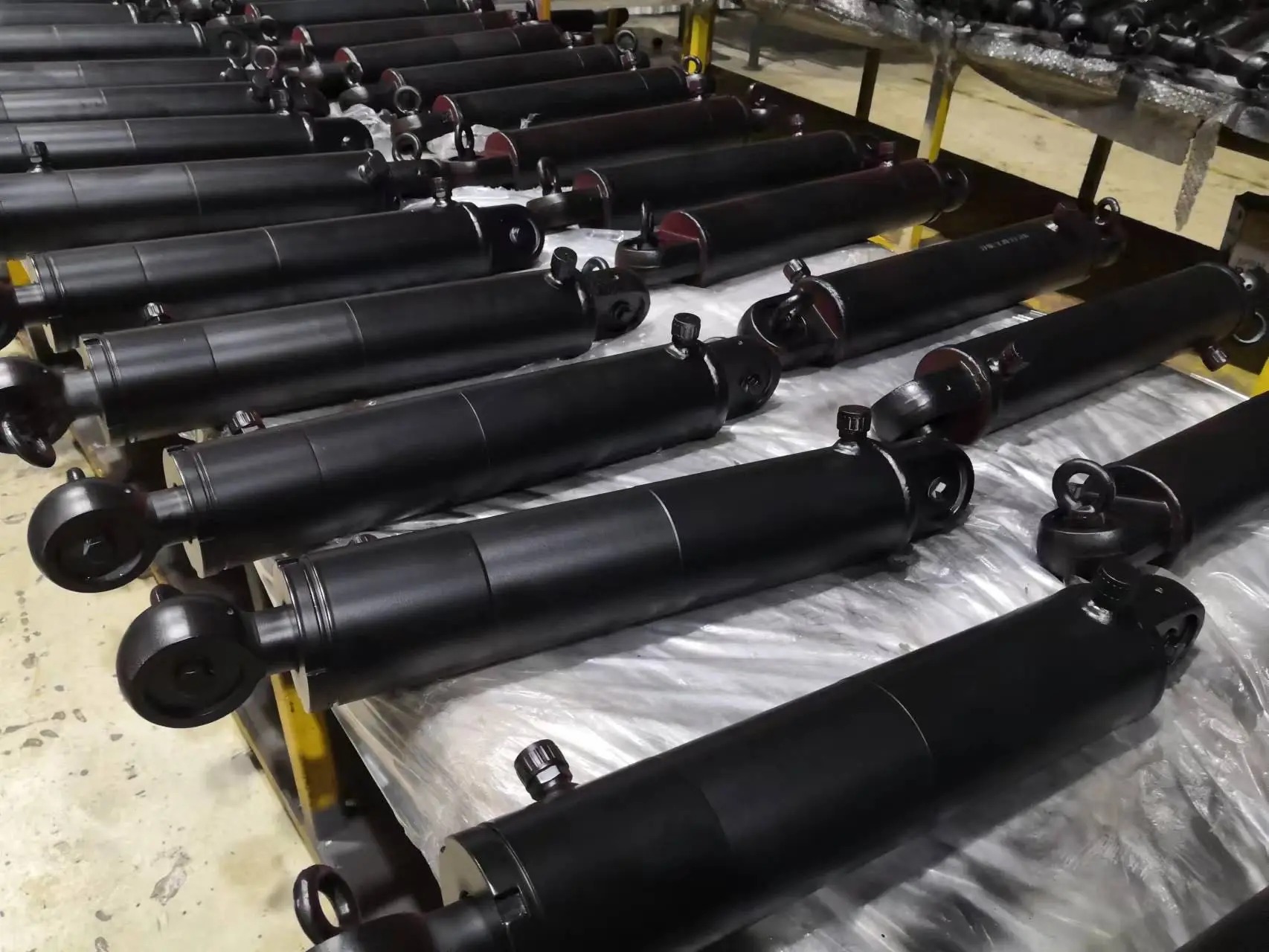 HCIC customizable hydraulic cylinders